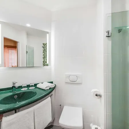Ibis 3*