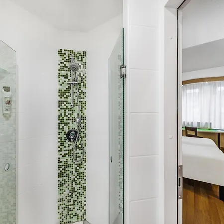 Ibis Hotel 3*