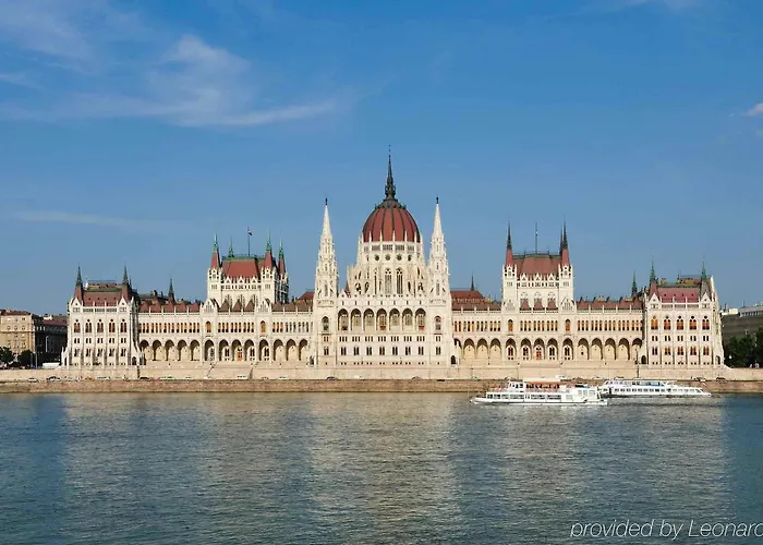 호텔 이비스 시티 3*