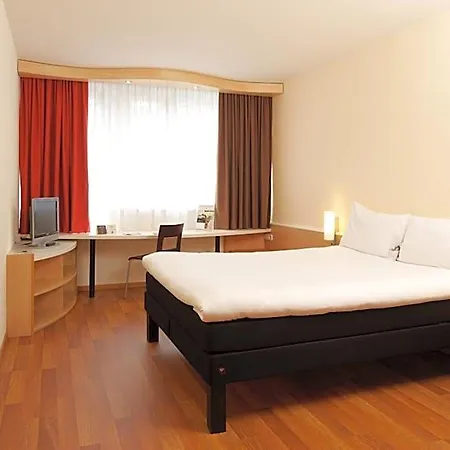 Ibis Hotel 3*