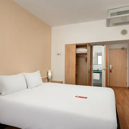 Ibis فندق