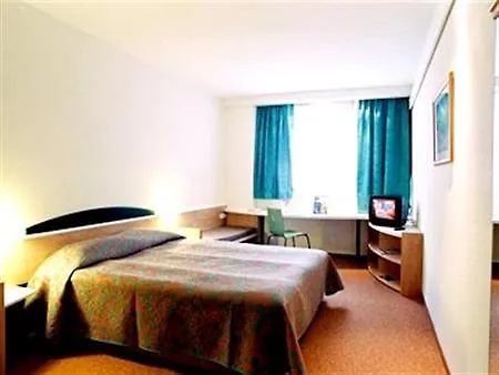 Ibis Hotell 3*